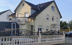 Villa Prince, nur für Handwerker auch langfristig, nähe Ingolstadt